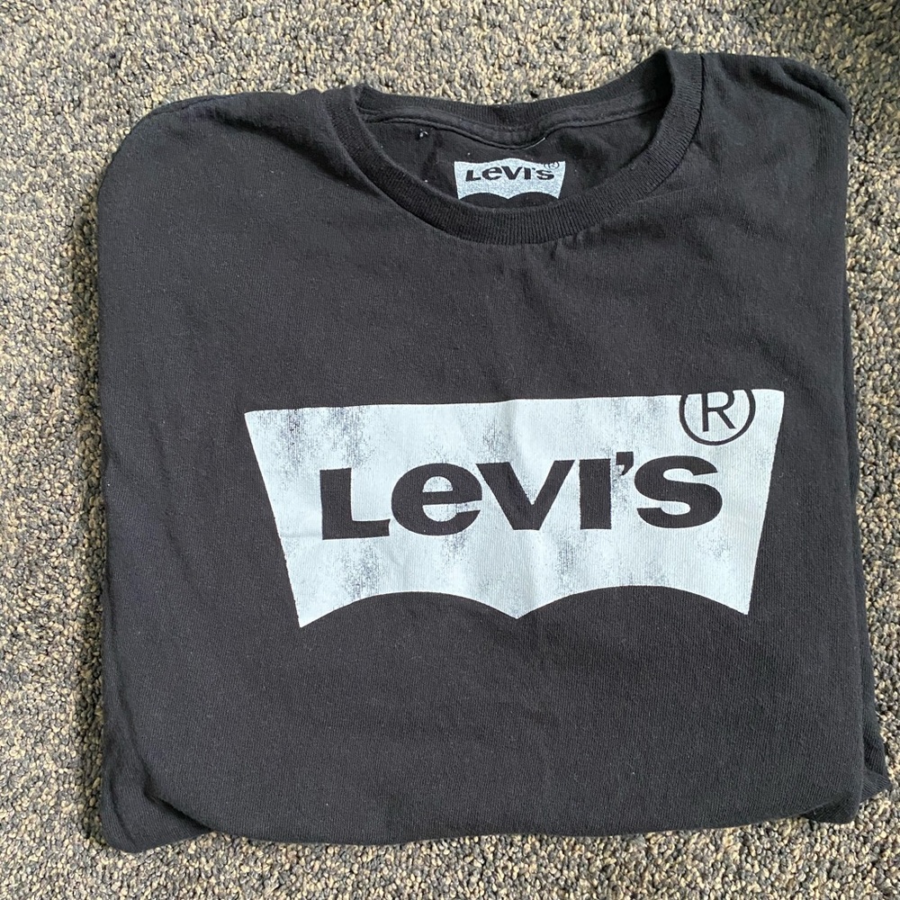 Levi’s t shirt